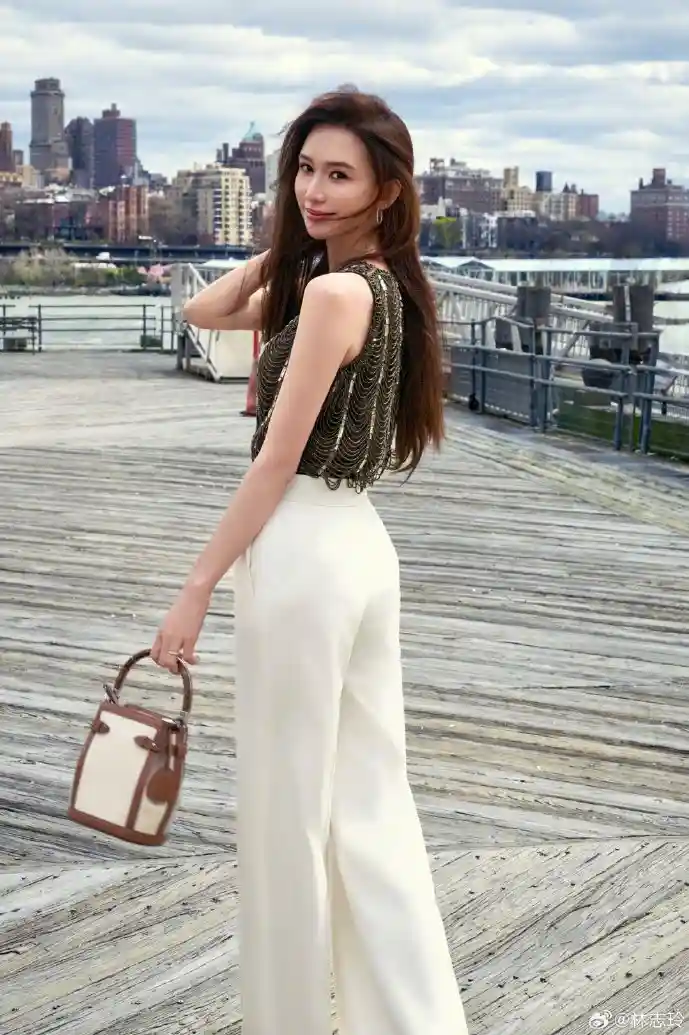 警方查获的小黄游下载窝点